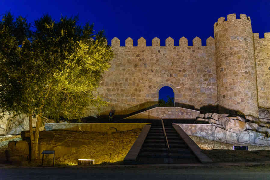 Ávila 058 - muralla - Arco de San Isidro.jpg